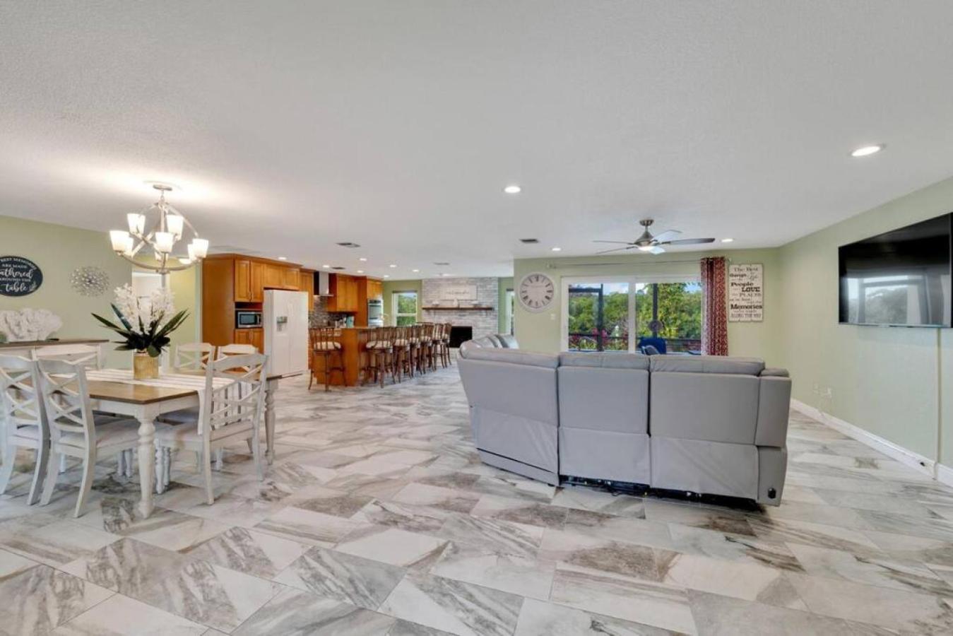 Stunning 3BR Home offers water view Minutes to the Beach