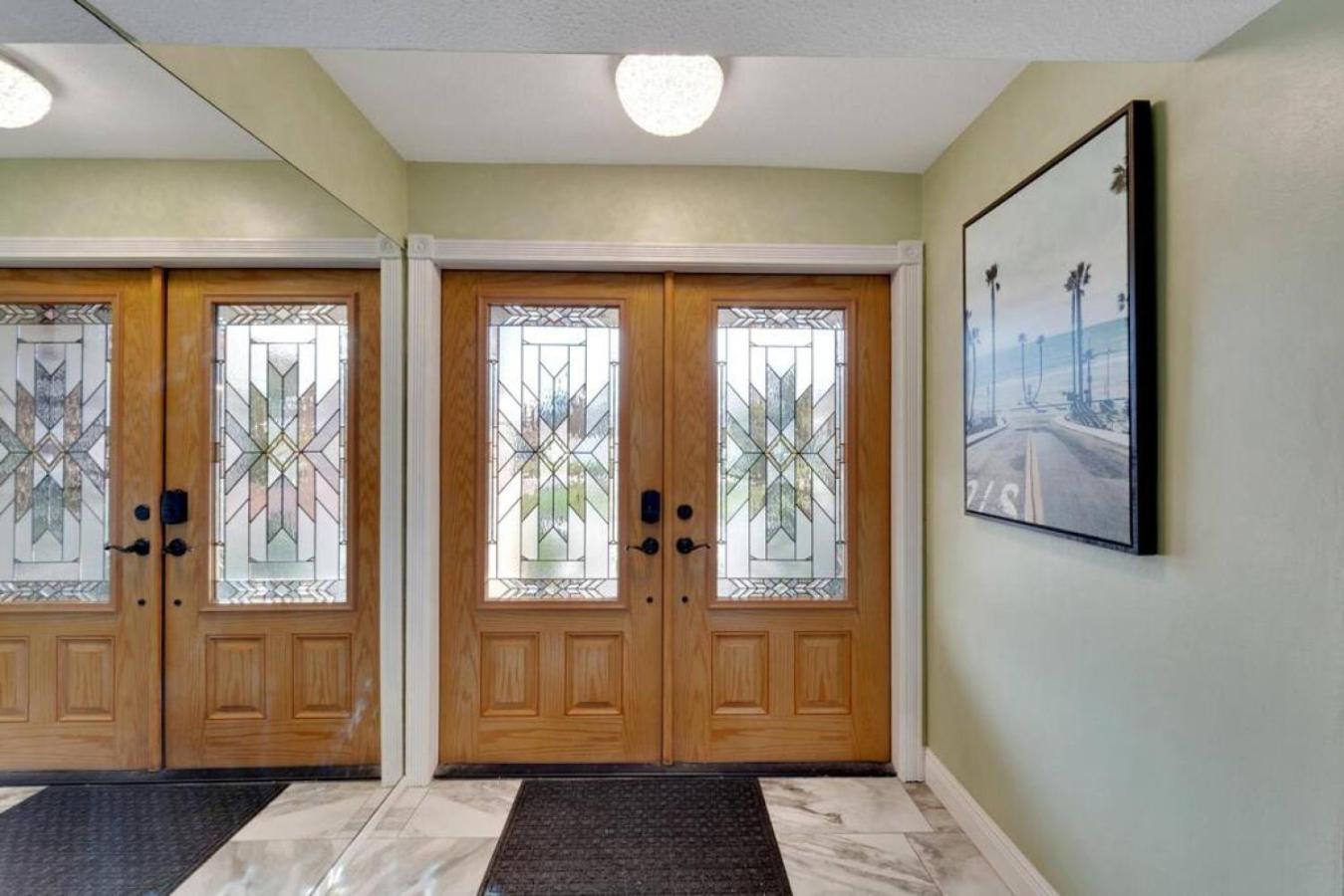 Stunning 3BR Home offers water view Minutes to the Beach