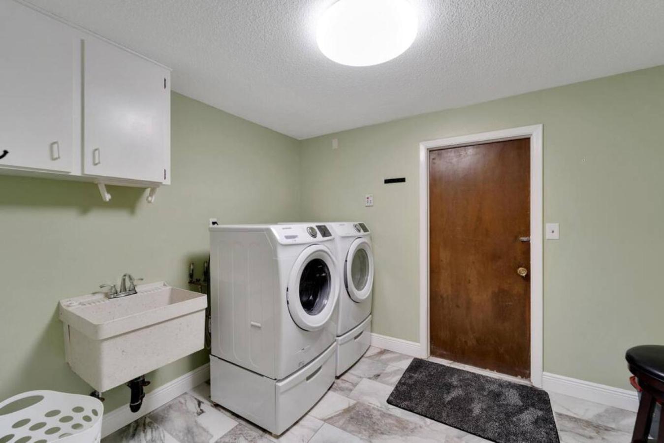 Stunning 3BR Home offers water view Minutes to the Beach
