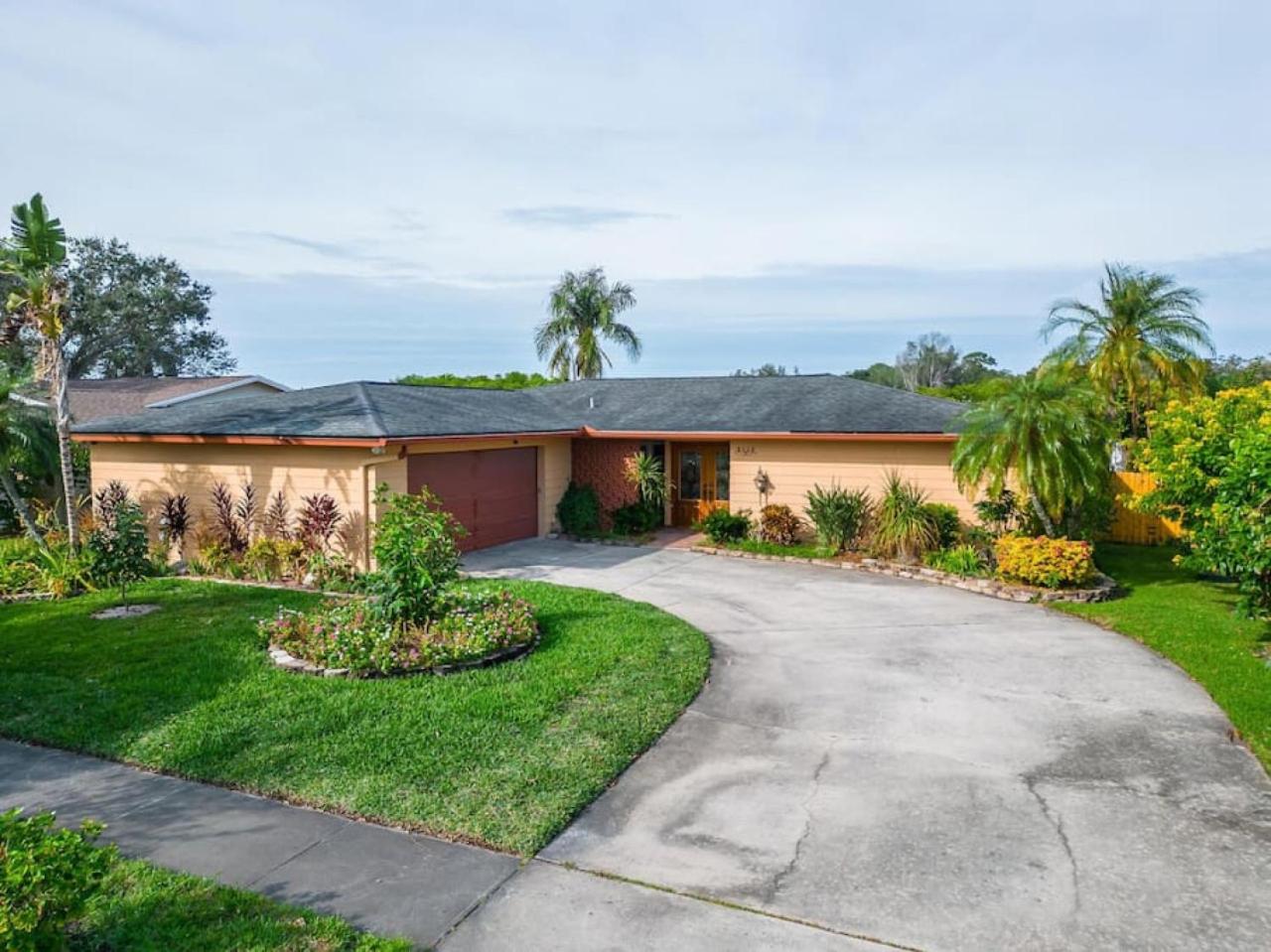 Stunning 3BR Home offers water view Minutes to the Beach