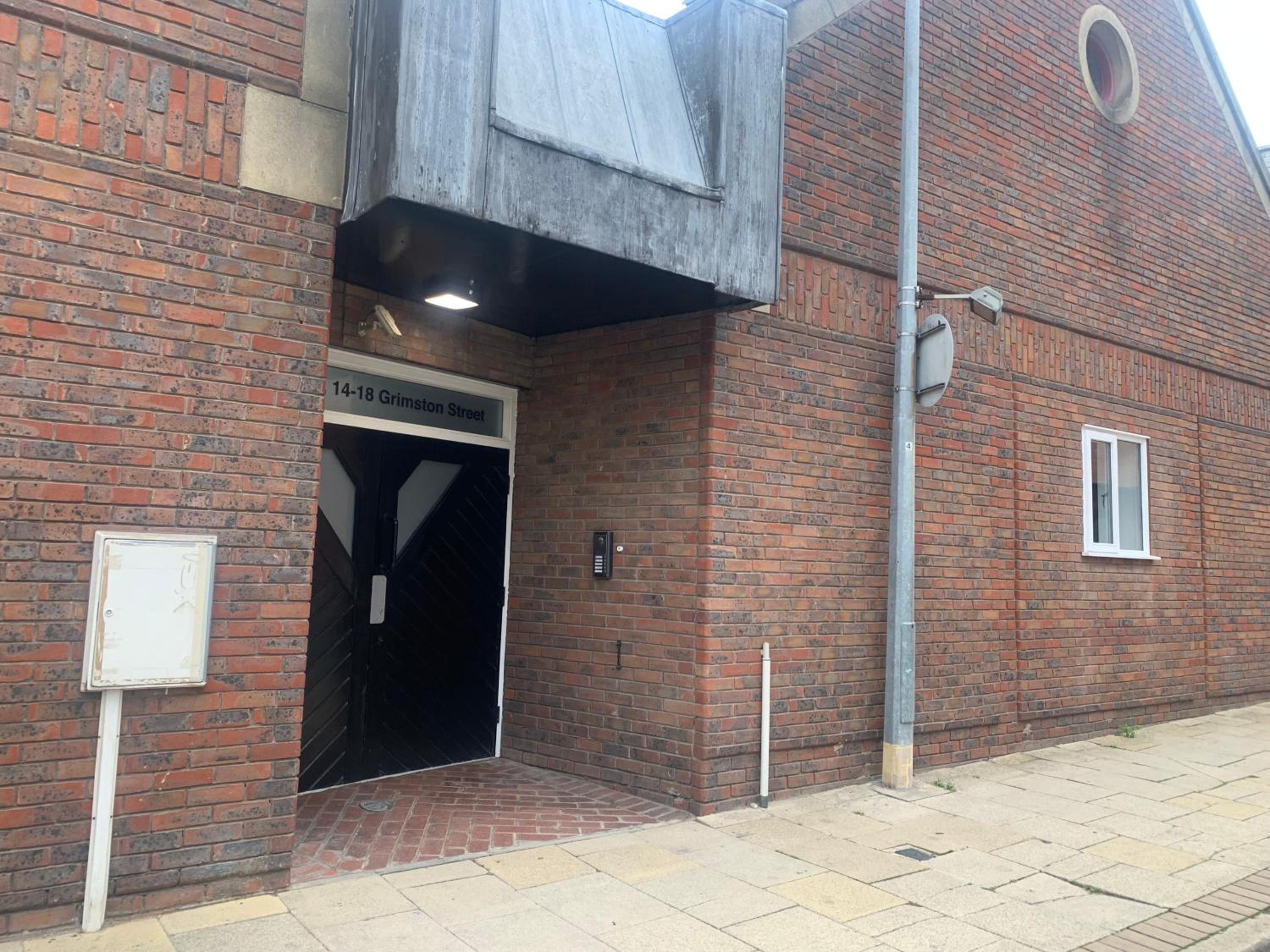 #5 Stylish City Centre Apartment with High Ceilings near Hull New Theatre