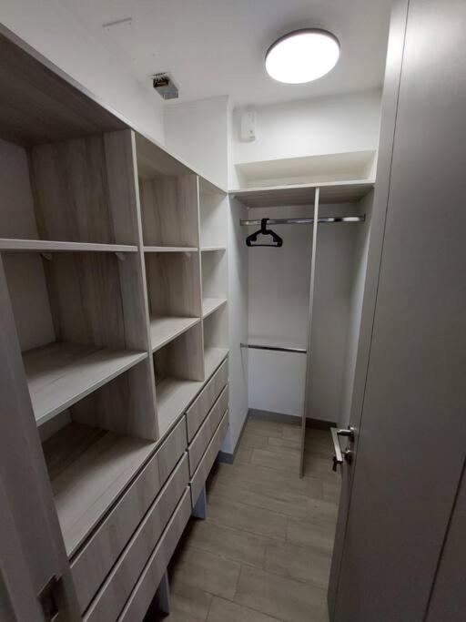 Apartamento Nuevo Mall y metro Plaza Egaña