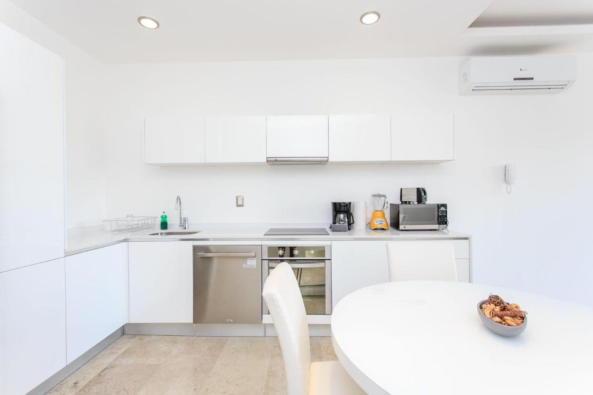 Menesse-2bedrooms-PerfectSpot steps to the ocean view 2