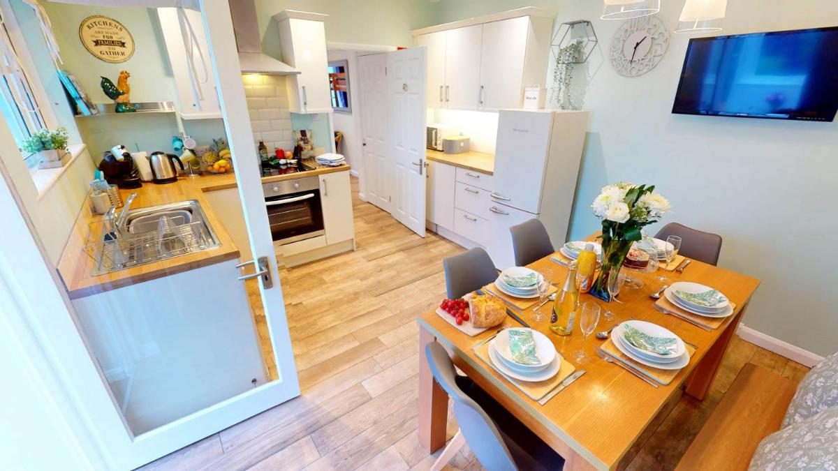 BRAUNTON BEACON VIEW 3 Bedrooms view 4