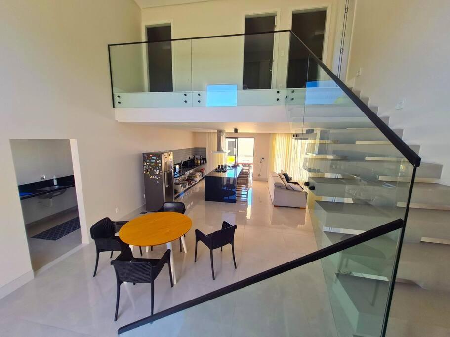 Linda Casa com Piscina Enseada Azul 3 Quartos