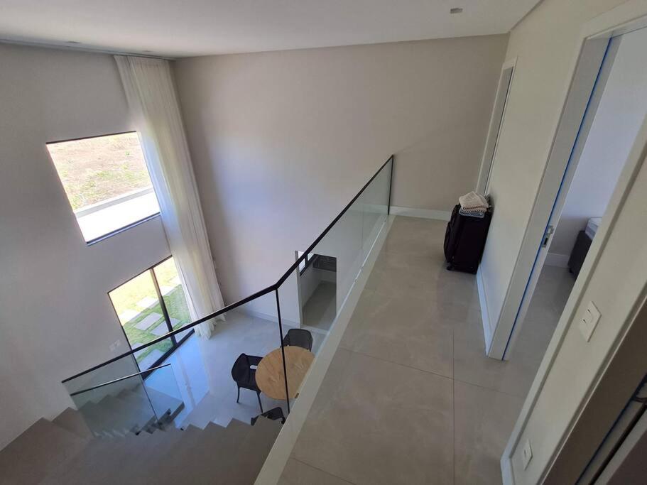 Linda Casa com Piscina Enseada Azul 3 Quartos