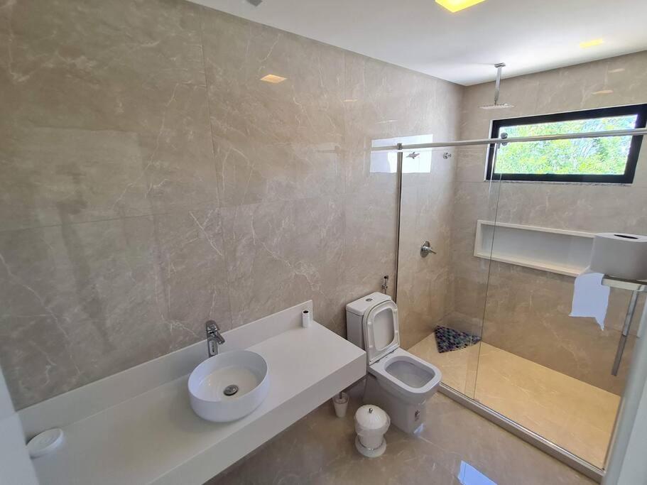 Linda Casa com Piscina Enseada Azul 3 Quartos
