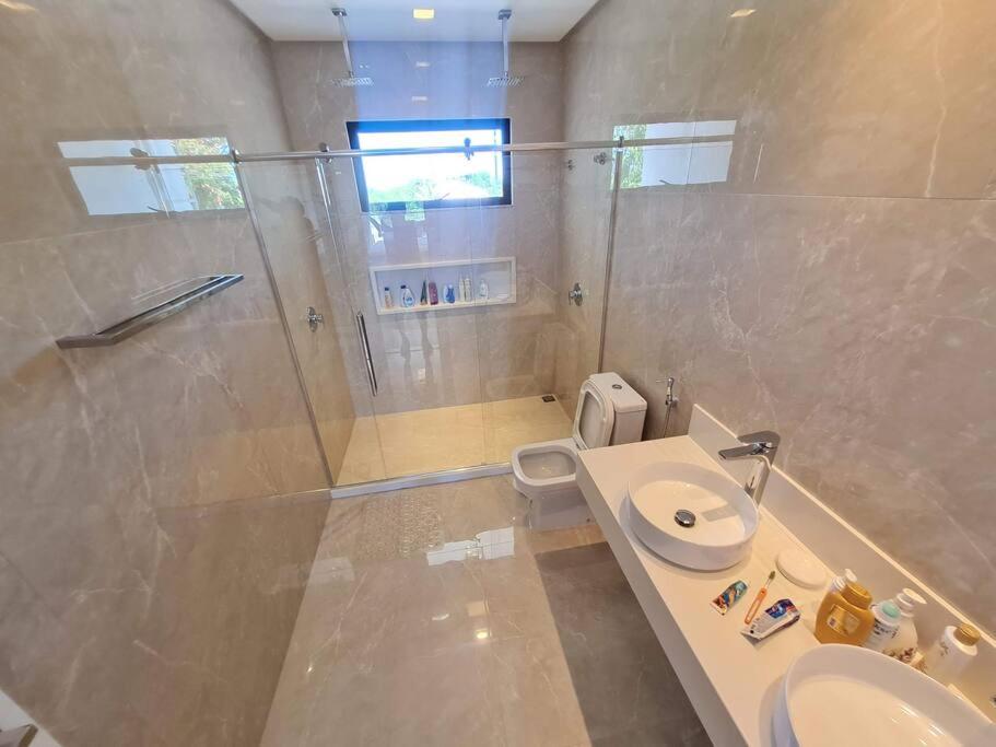 Linda Casa com Piscina Enseada Azul 3 Quartos