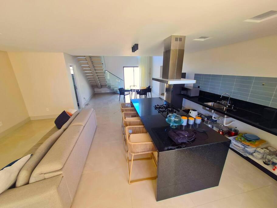 Linda Casa com Piscina Enseada Azul 3 Quartos