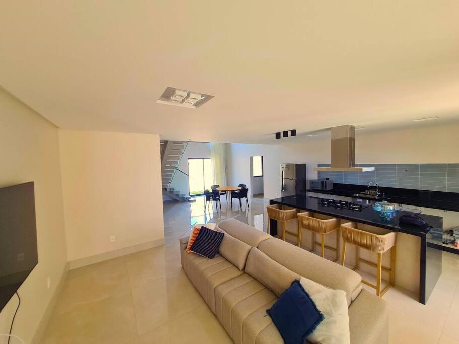 Linda Casa com Piscina Enseada Azul 3 Quartos
