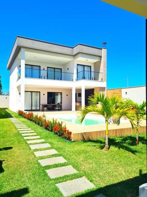 Linda Casa com Piscina Enseada Azul 3 Quartos