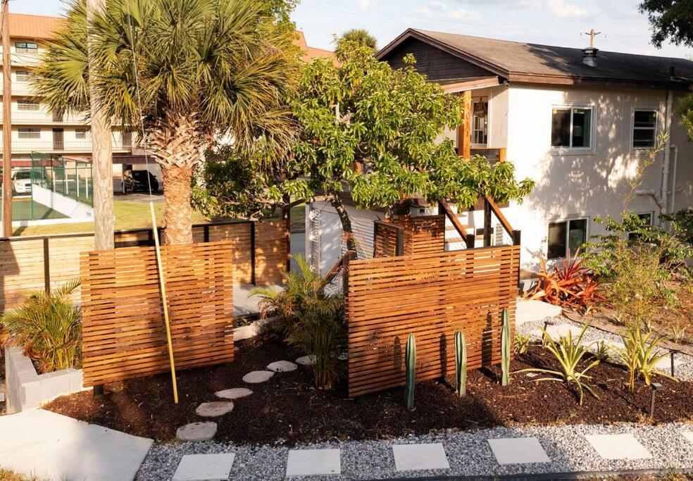 Shares Courtyard Luxury Apt - NEW! view 3