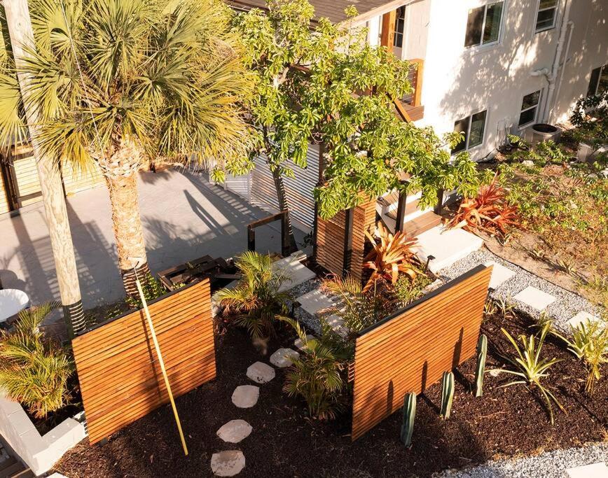 Shares Courtyard Luxury Apt - NEW! view 2