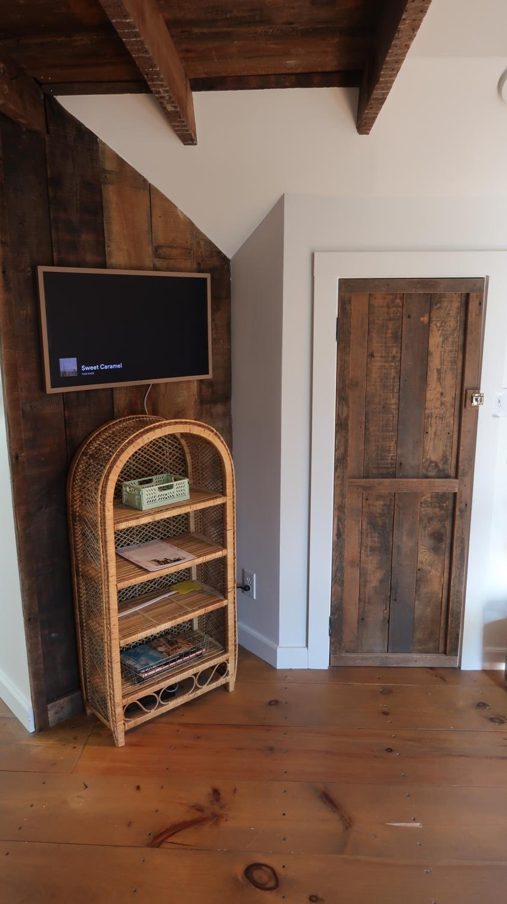 Creative Private Attic 1br Suite