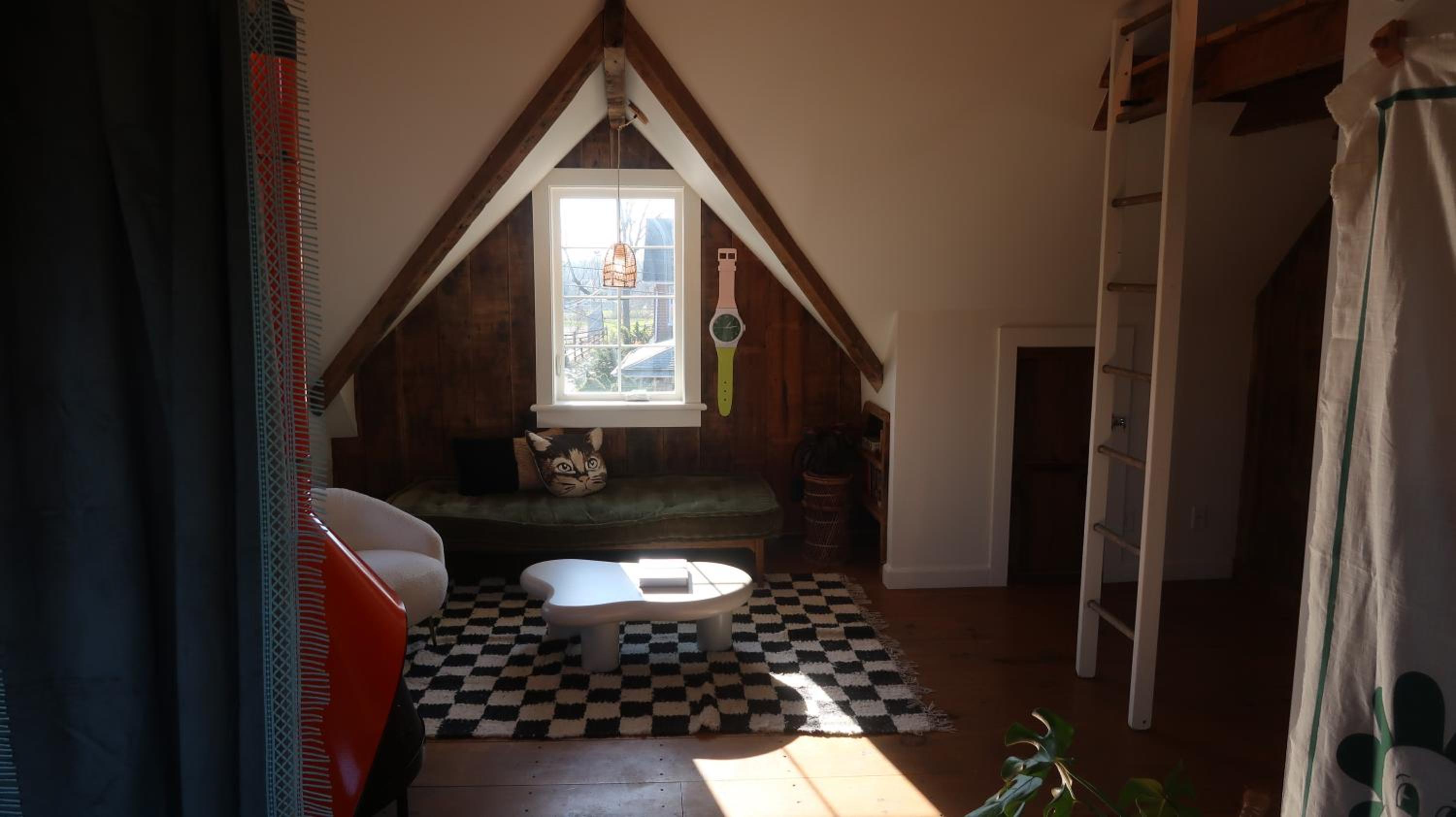 Creative Private Attic 1br Suite