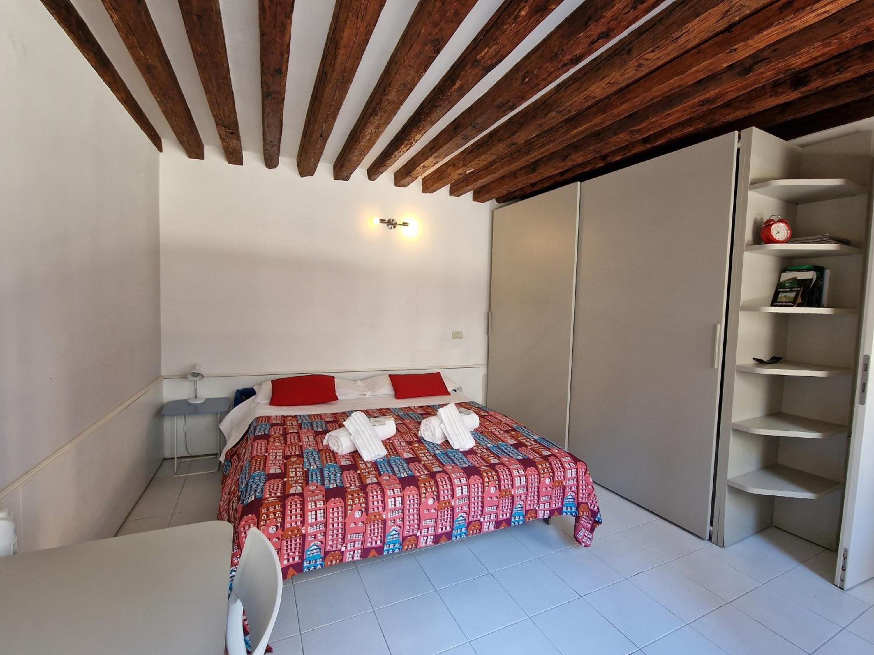 Veneziacentopercento Apartments & Rooms