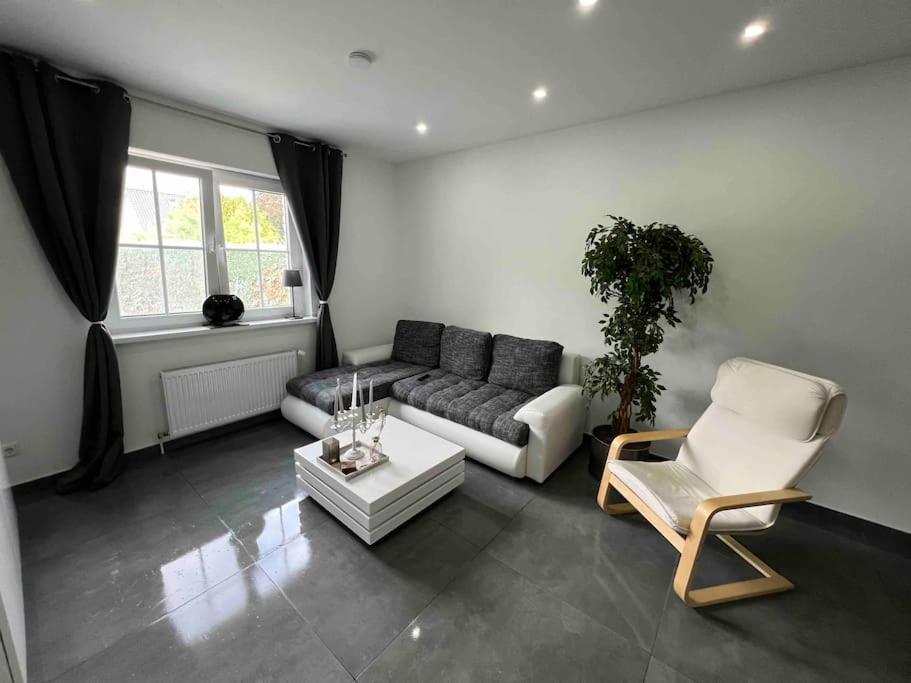 Schönes 2 Zimmer Apartment an der Stadt Grenze mit Klimaanlage