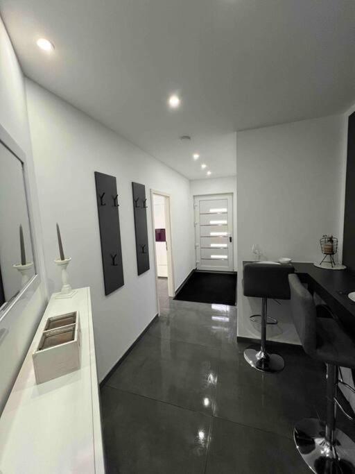 Schönes 2 Zimmer Apartment an der Stadt Grenze mit Klimaanlage