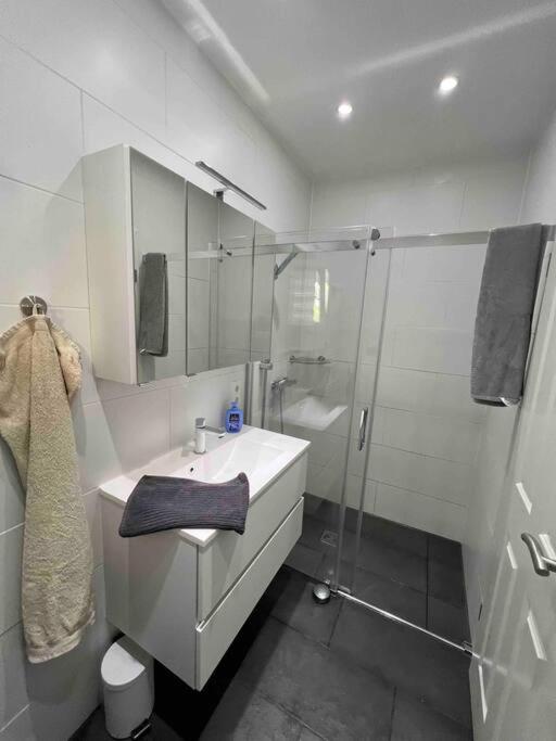Schönes 2 Zimmer Apartment an der Stadt Grenze mit Klimaanlage