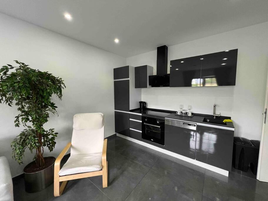 Schönes 2 Zimmer Apartment an der Stadt Grenze mit Klimaanlage