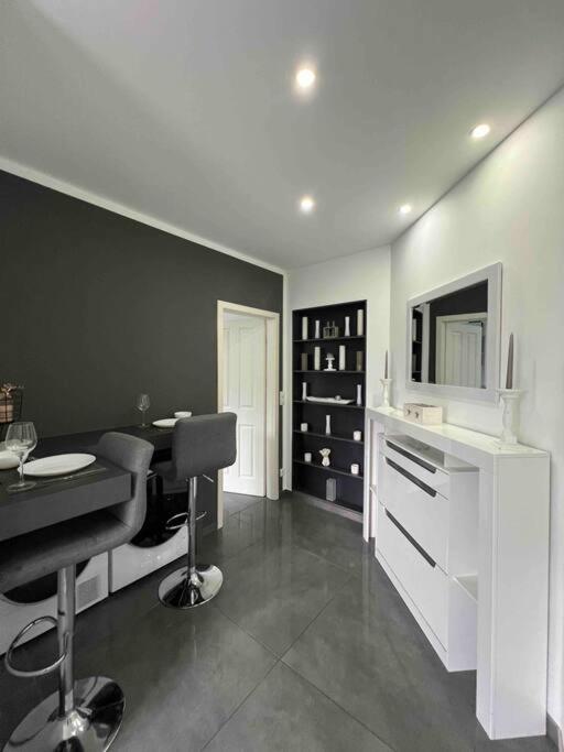 Schönes 2 Zimmer Apartment an der Stadt Grenze mit Klimaanlage