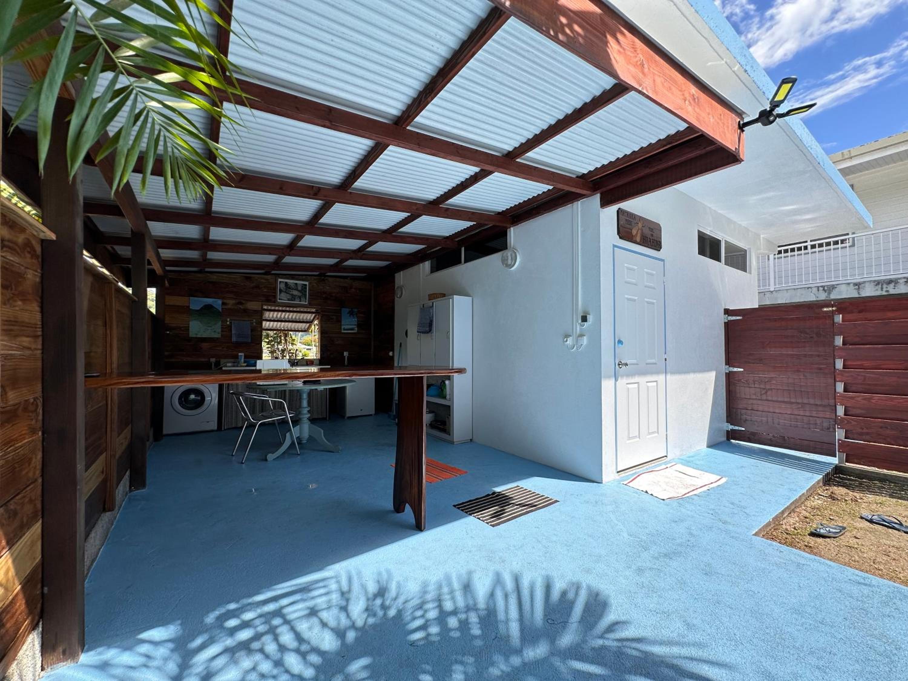 Meri Lodge Huahine XXThe Bee HouseXX view 2