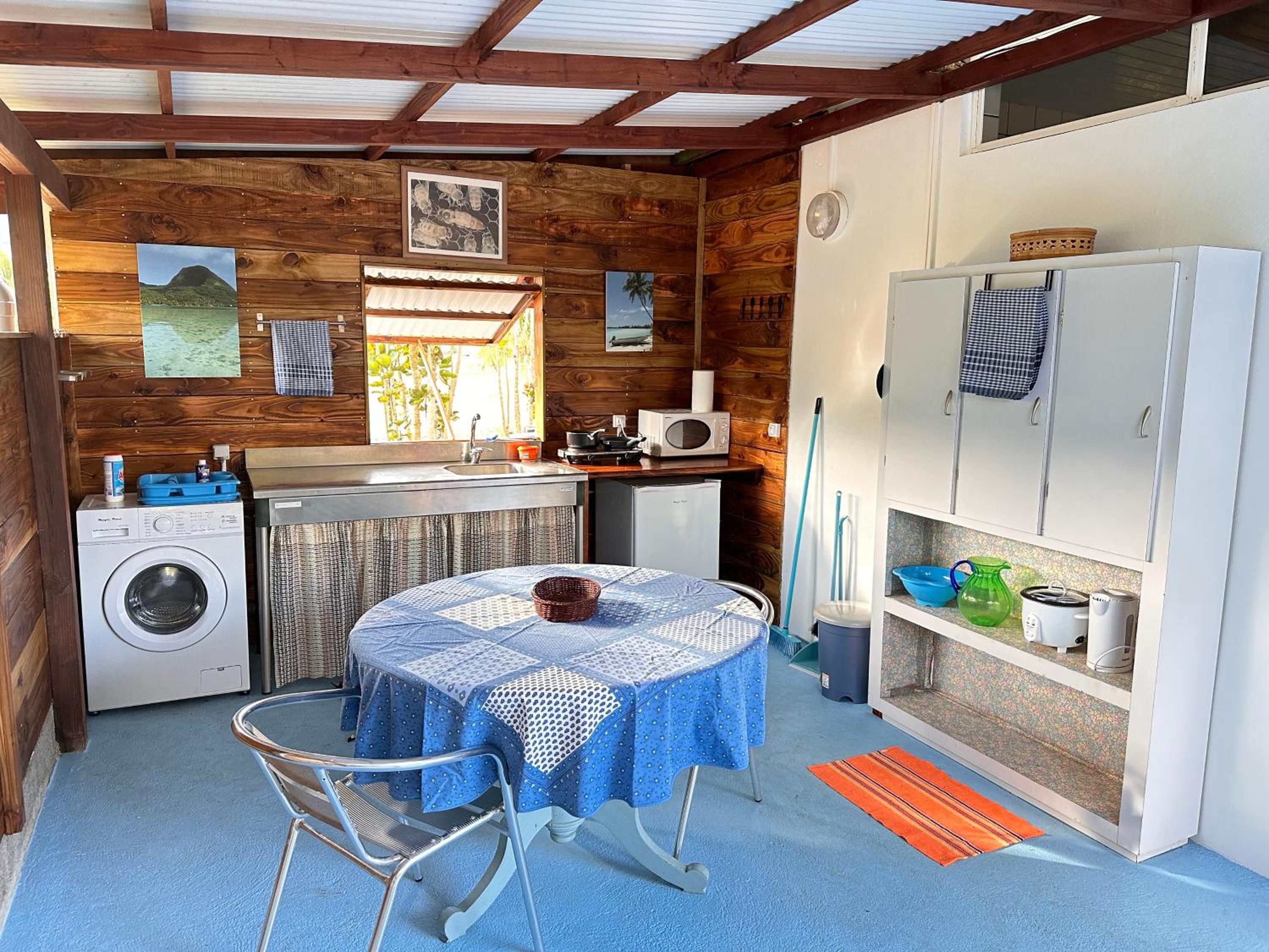 Meri Lodge Huahine XXThe Bee HouseXX view 5