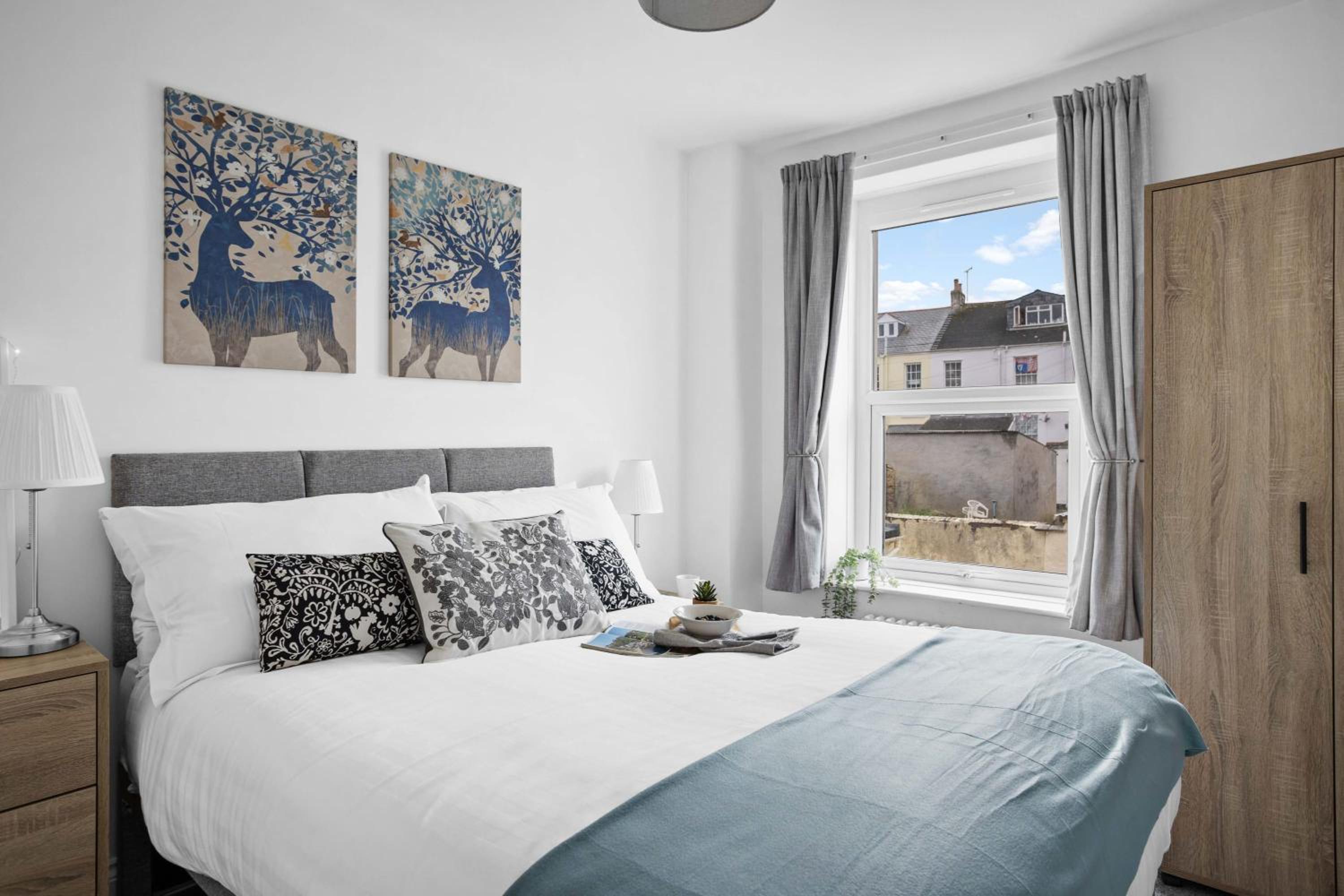 Gloster Town House gorgeous family home Barnstaple view 4