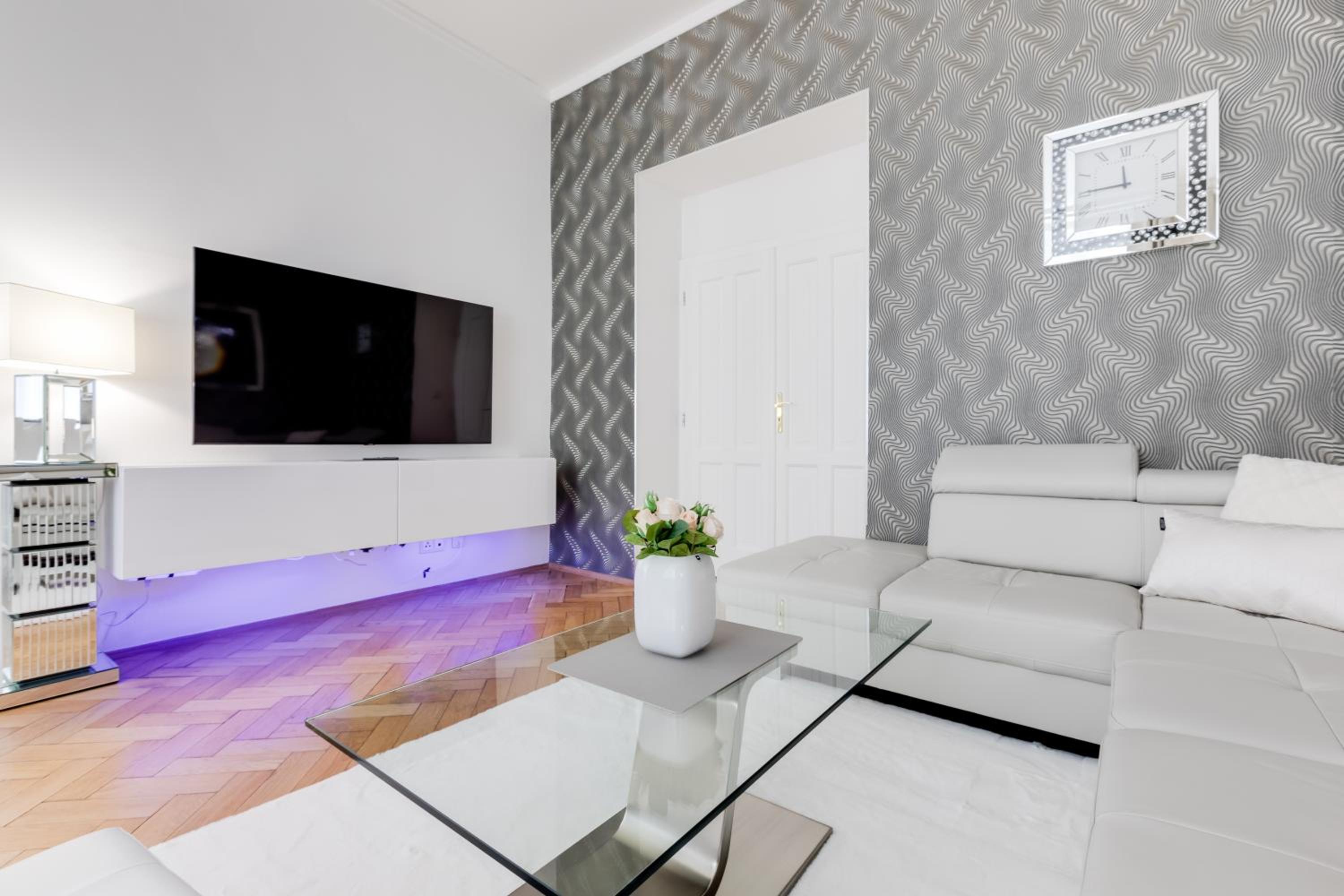 Luxury Riverside Apartments In The Center Of Prague