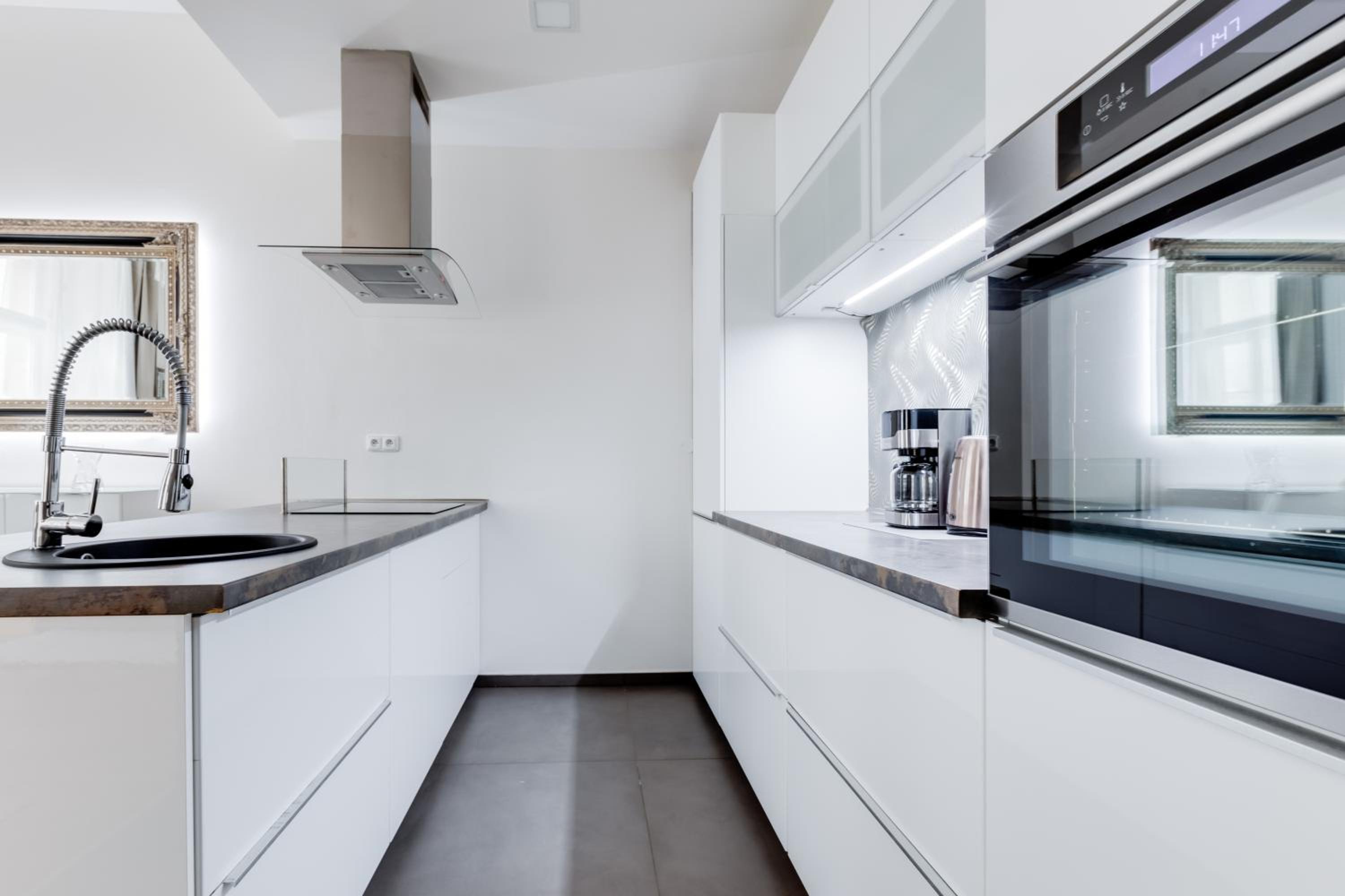 Luxury Riverside Apartments In The Center Of Prague