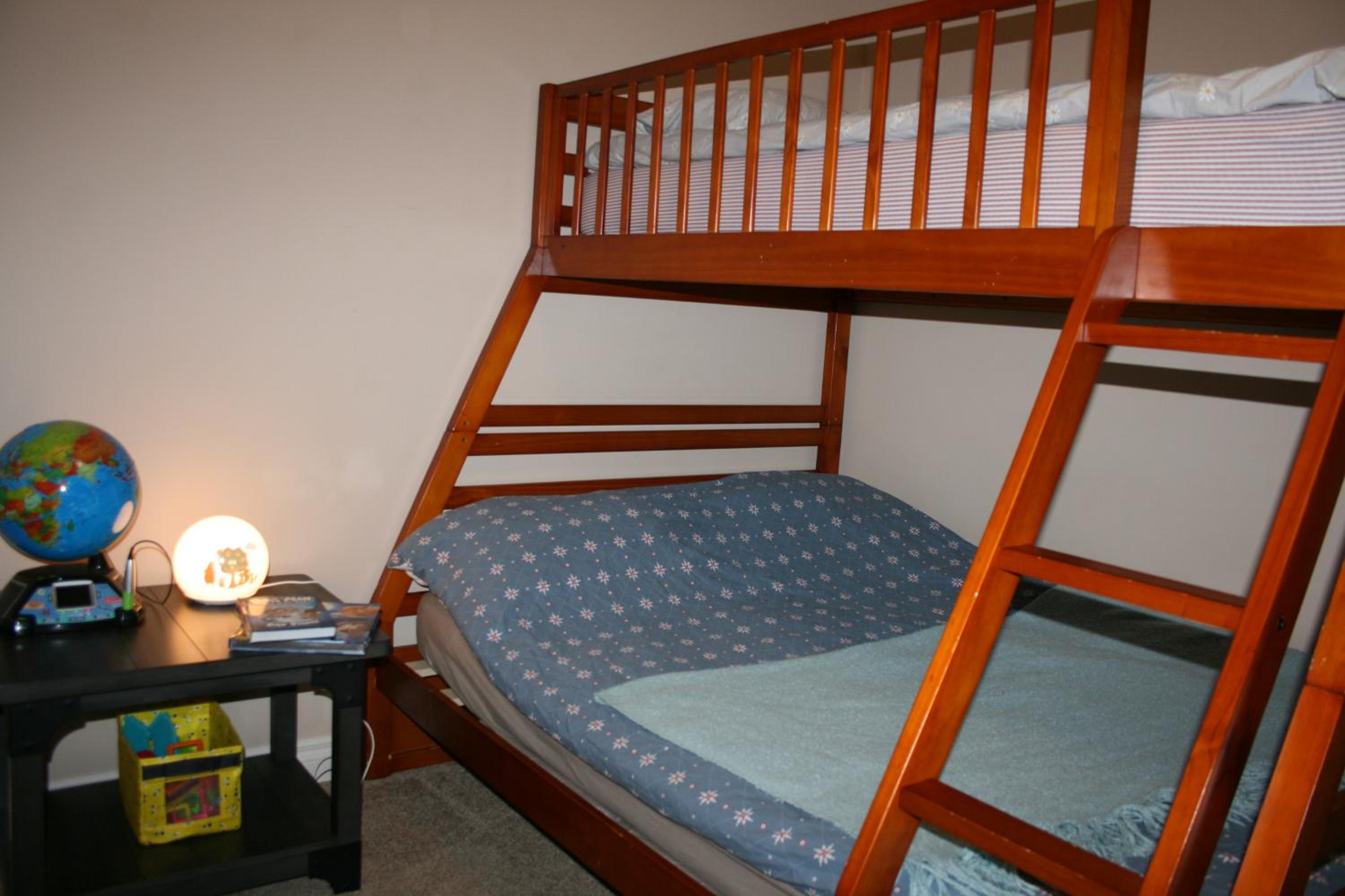 Entire Home AC 4Beds Sleeps 8 Double Garage Near WEM Free Wifi & Netflix