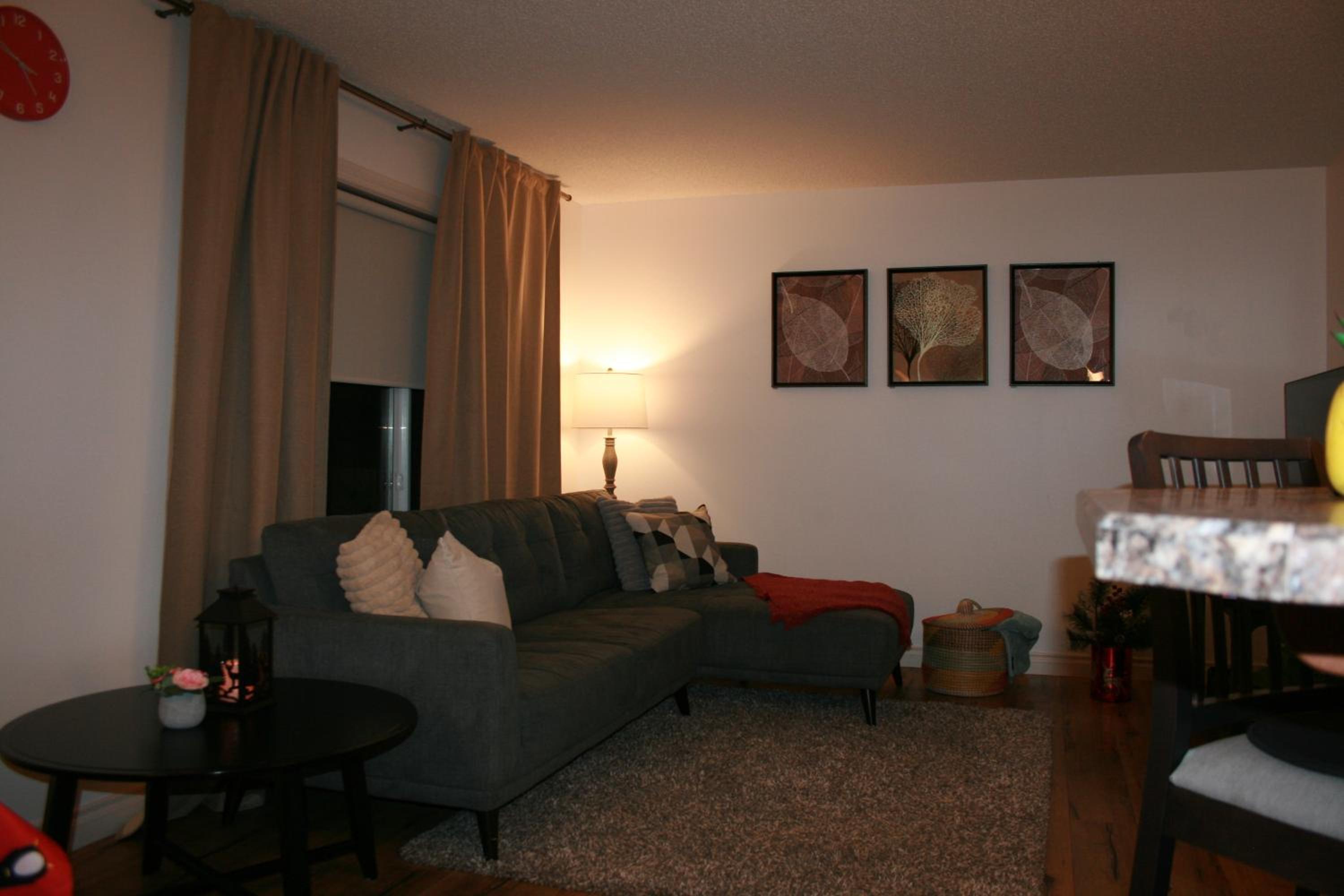 Entire Home AC 4Beds Sleeps 8 Double Garage Near WEM Free Wifi & Netflix