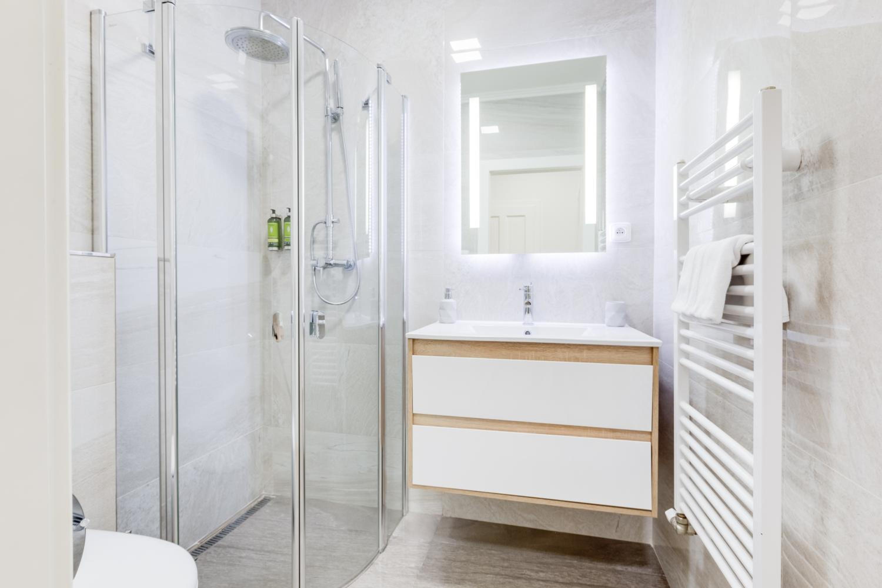 Luxury Riverside Apartments In The Center Of Prague