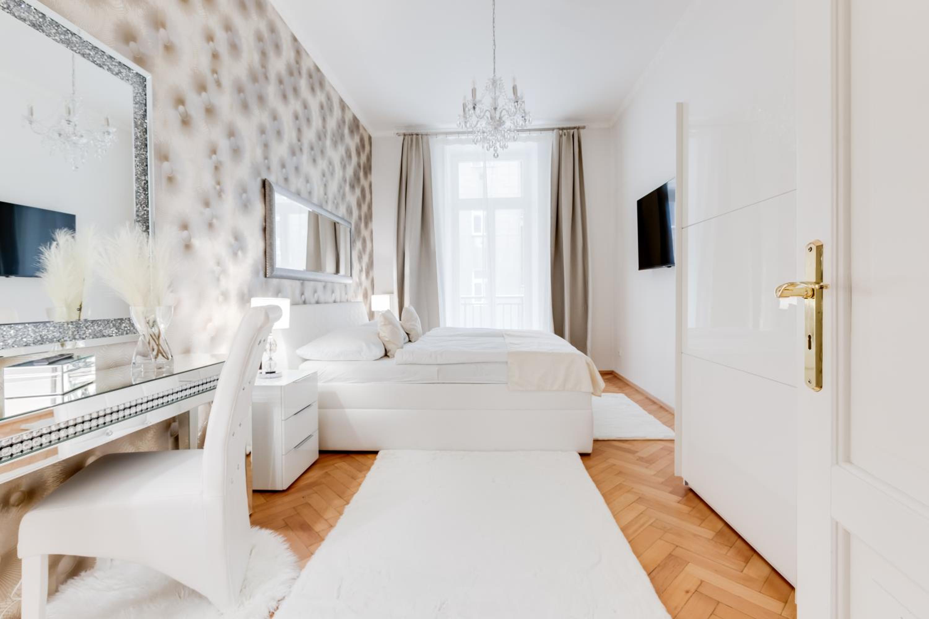 Luxury Riverside Apartments In The Center Of Prague