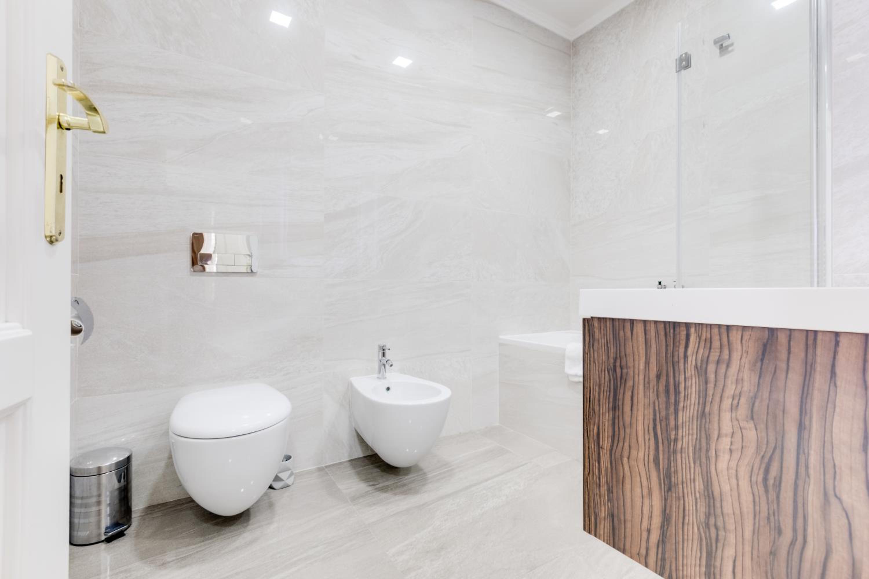 Luxury Riverside Apartments In The Center Of Prague