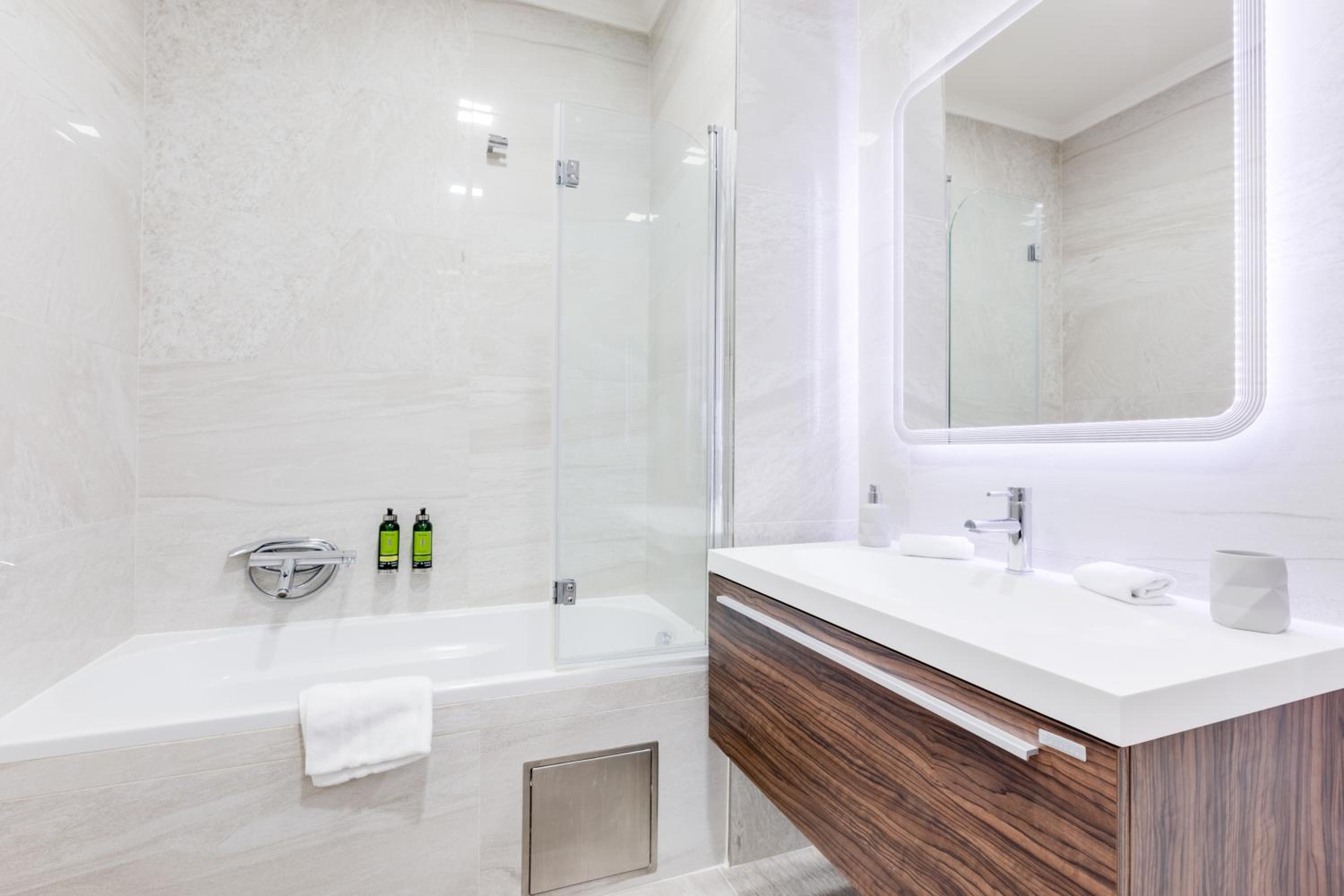 Luxury Riverside Apartments In The Center Of Prague