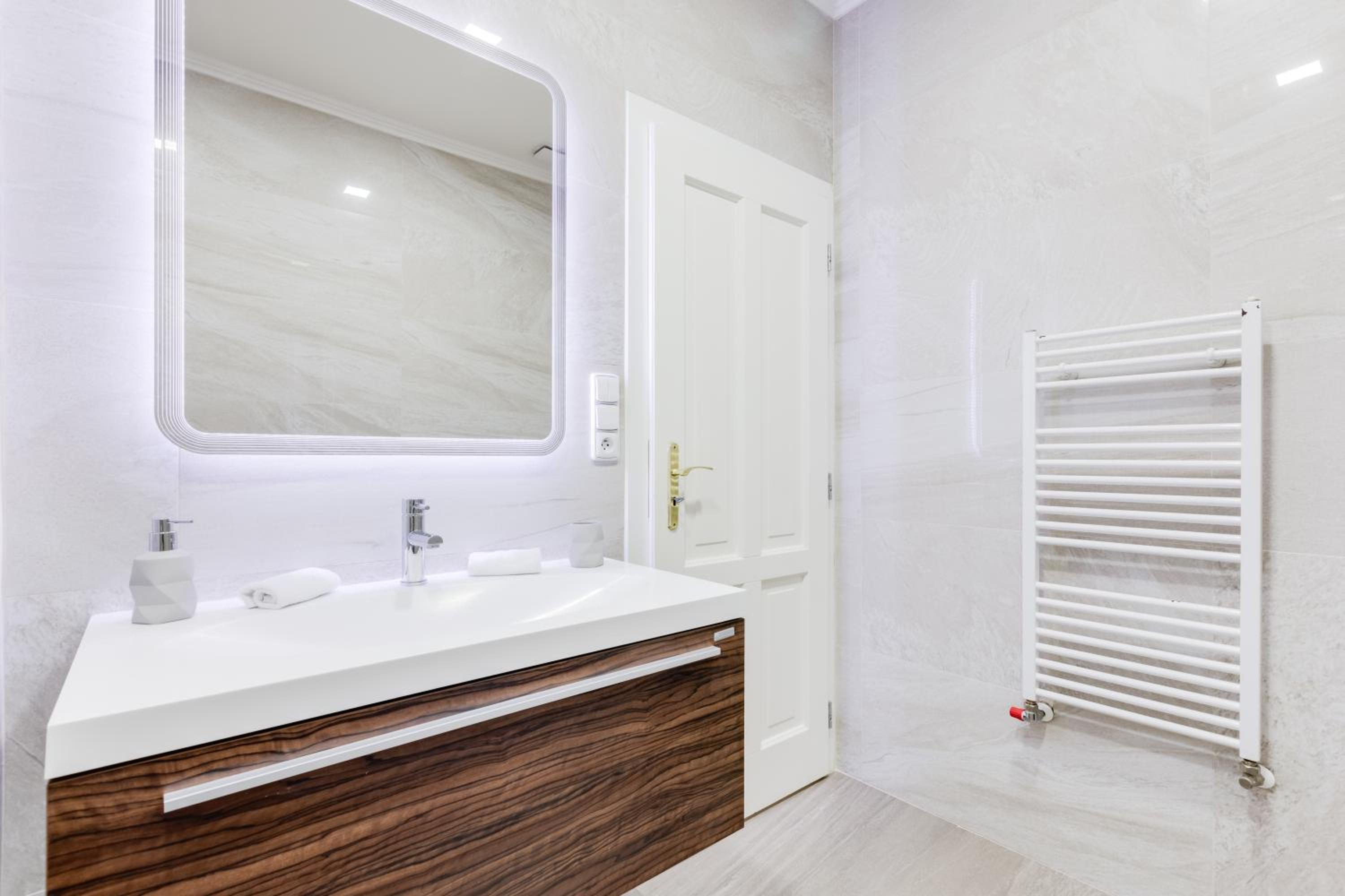 Luxury Riverside Apartments In The Center Of Prague