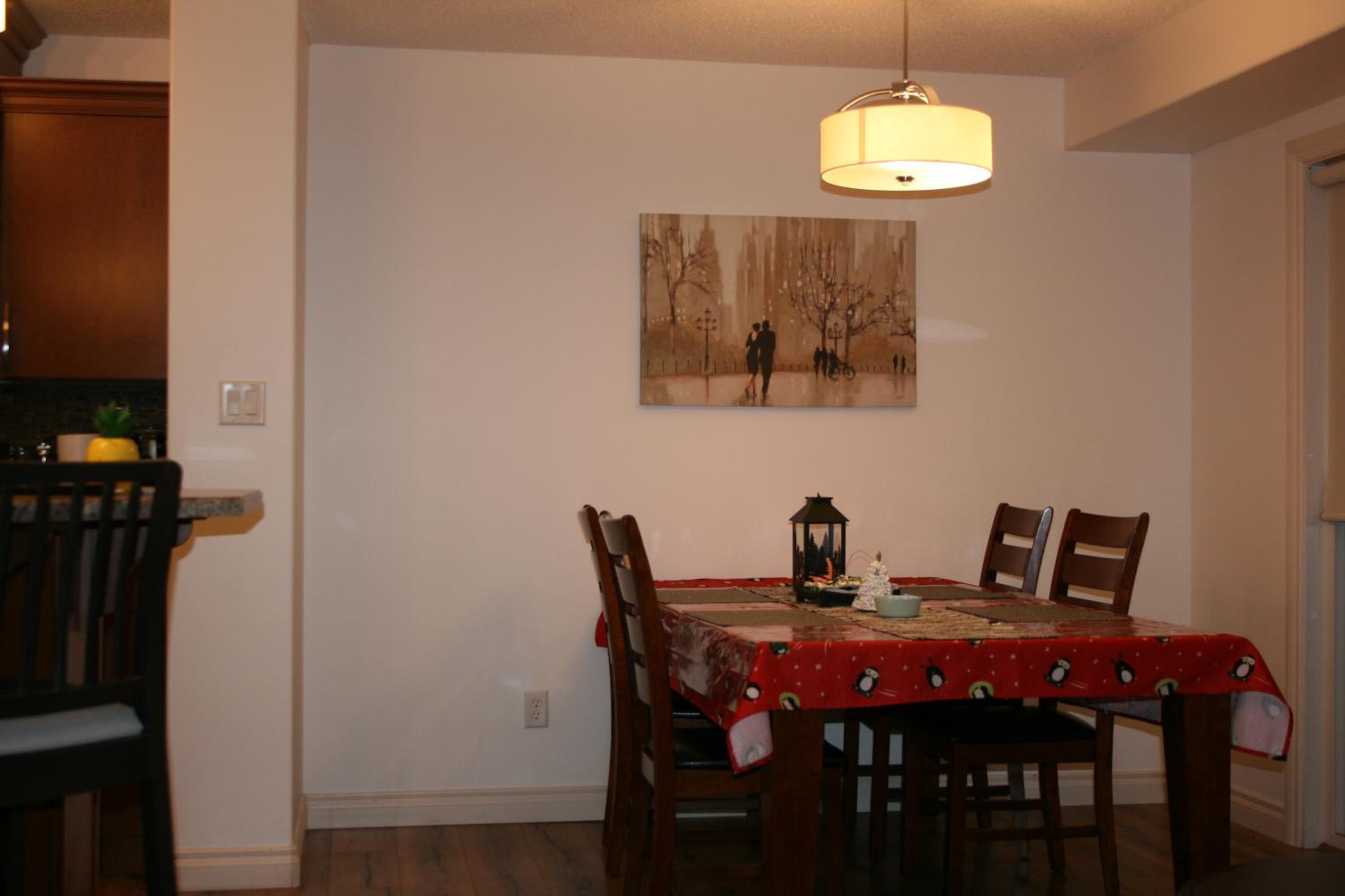 Entire Home AC 4Beds Sleeps 8 Double Garage Near WEM Free Wifi & Netflix