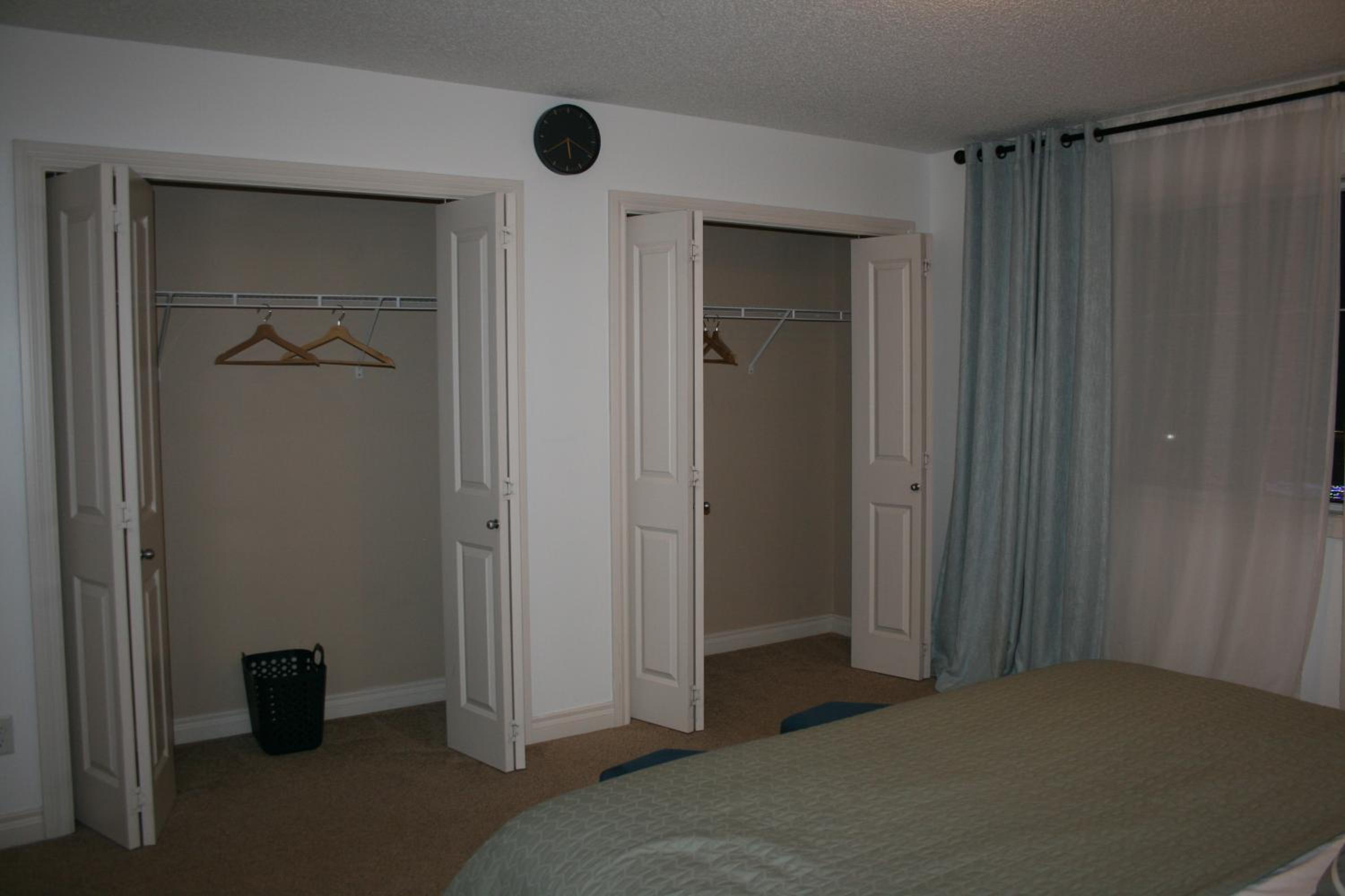 Entire Home AC 4Beds Sleeps 8 Double Garage Near WEM Free Wifi & Netflix