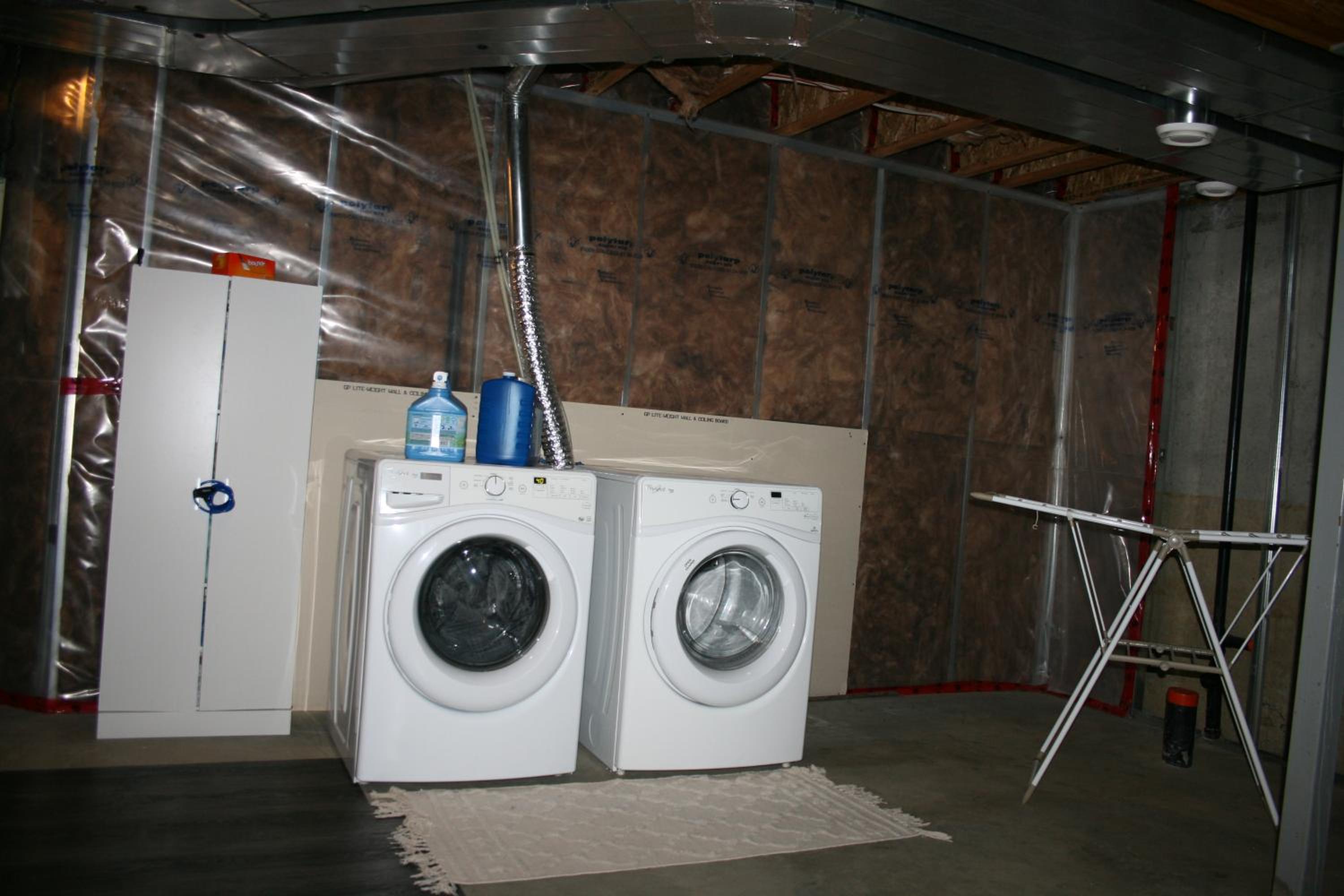 Entire Home AC 4Beds Sleeps 8 Double Garage Near WEM Free Wifi & Netflix