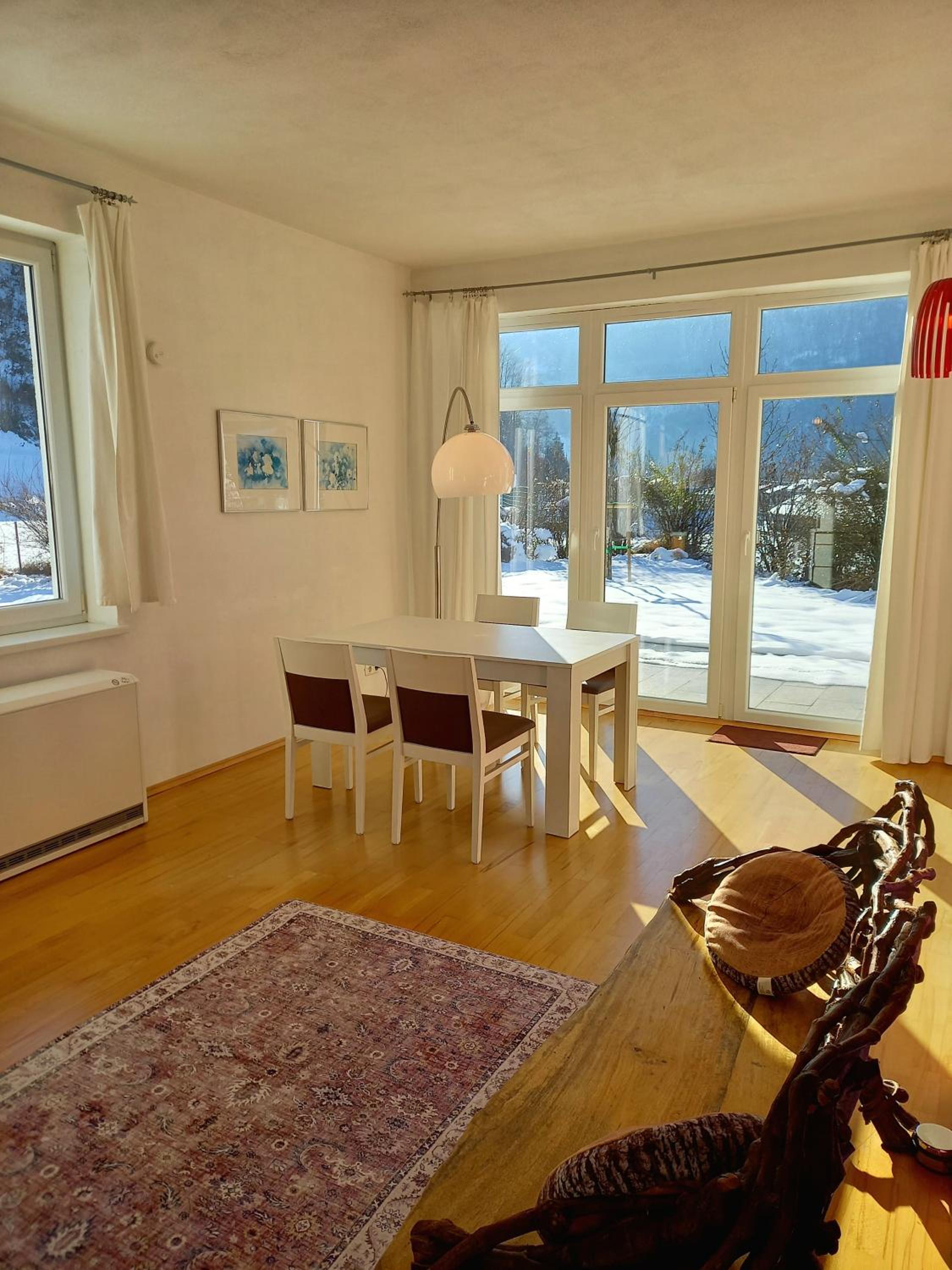 FLORES, Ferienhaus oder Doppelzimmer, im Grünen, 5 Gehminuten ins Zentrum, Parkplatz, zero emissions
