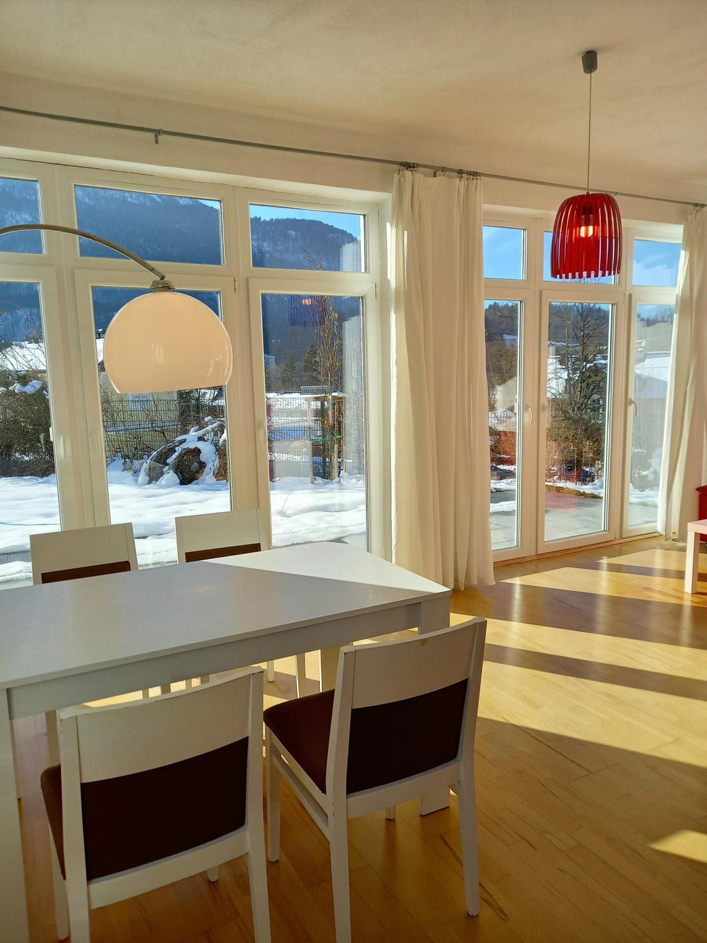 FLORES, Ferienhaus oder Doppelzimmer, im Grünen, 5 Gehminuten ins Zentrum, Parkplatz, zero emissions