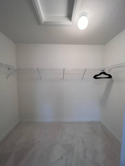 Brand New 4 bedroom Villa by Hamilton Airport!