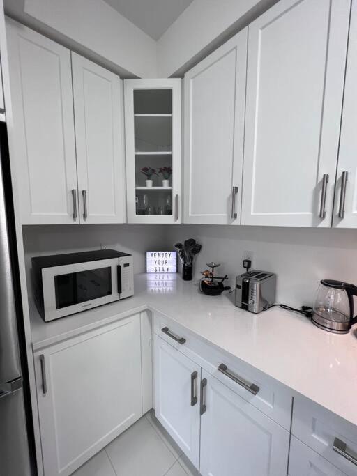 Brand New 4 bedroom Villa by Hamilton Airport!
