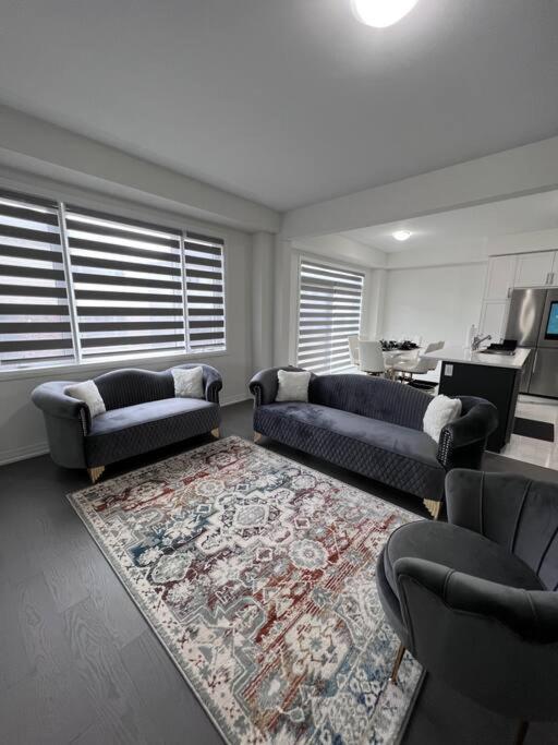 Brand New 4 bedroom Villa by Hamilton Airport!
