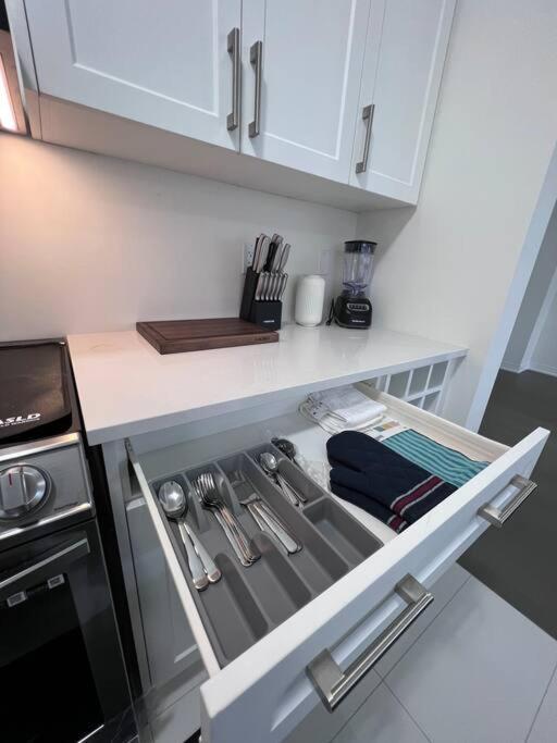Brand New 4 bedroom Villa by Hamilton Airport!