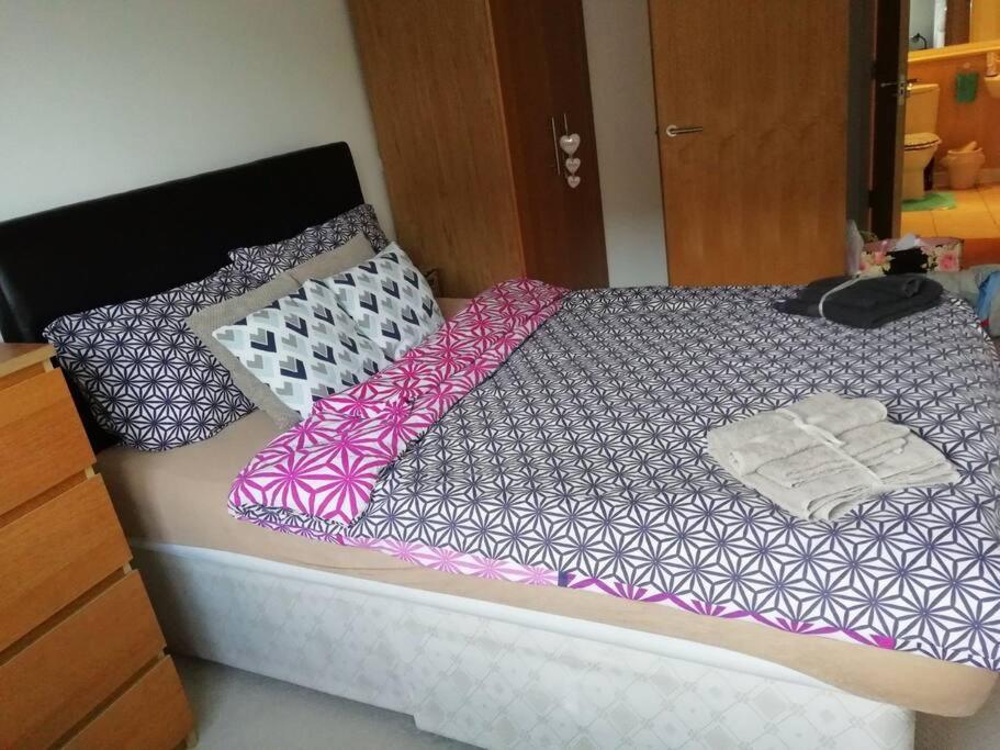 Superhost 1 bedroom flat 15 mins to center,zone 2