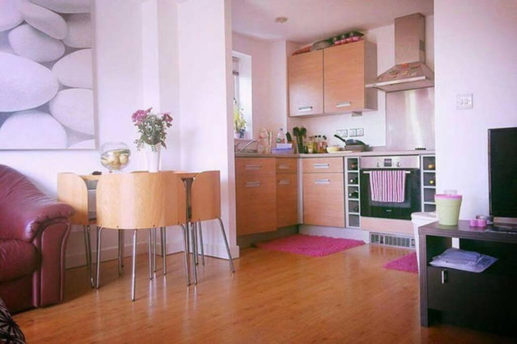 Superhost 1 bedroom flat 15 mins to center,zone 2