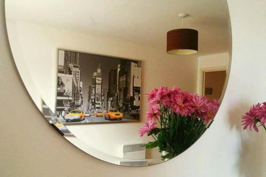 Superhost 1 bedroom flat 15 mins to center,zone 2