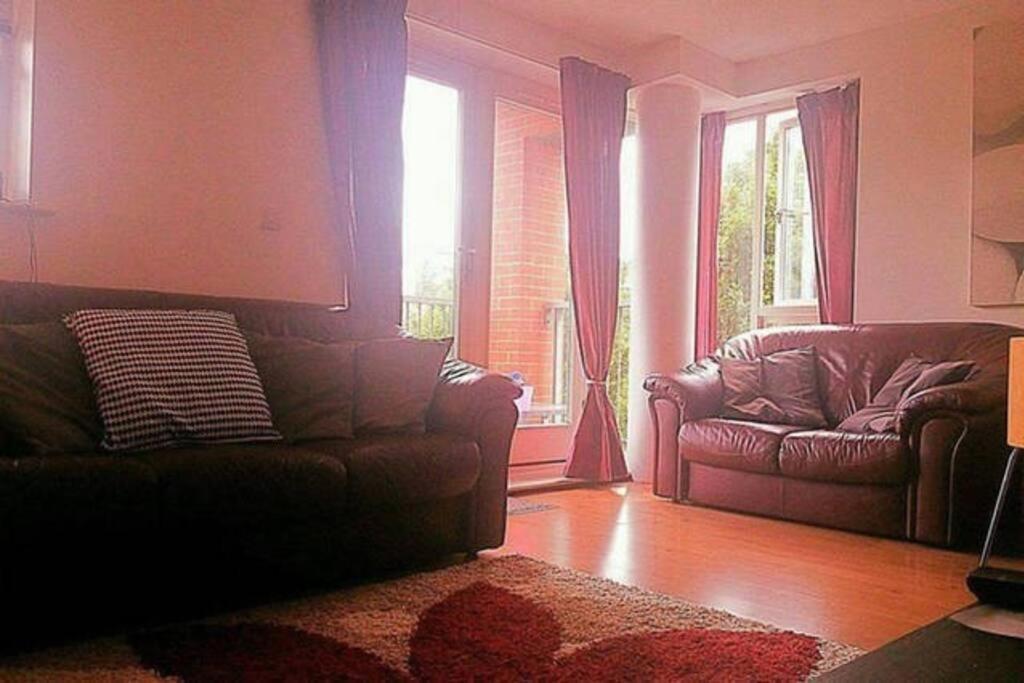 Superhost 1 bedroom flat 15 mins to center,zone 2